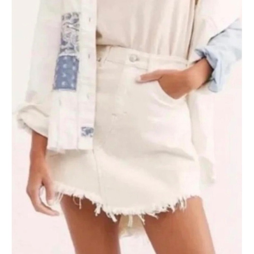 Free People Bailey Denim Mini Skirt Coconut Cream Fringe Hem OB1126627 Size 26